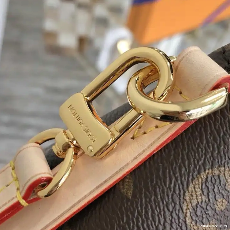 Fashionrepsfam ru LV 19T1L0189 Bags 0818